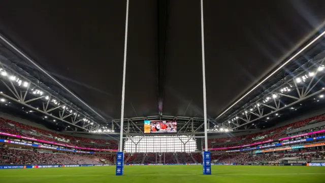 ESPN：曼联通过转会市场获得大笔资金，无需卖人就能签新中锋